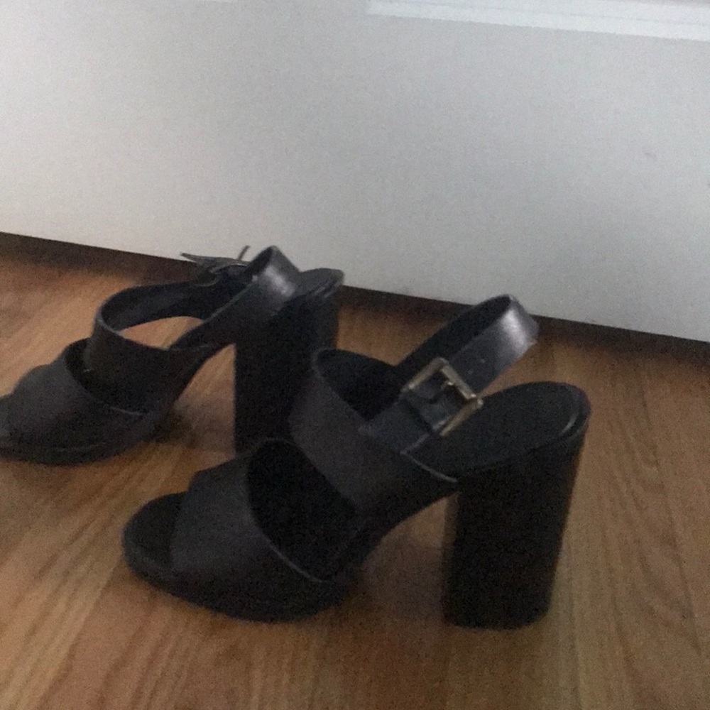Urban outfitters clunky 90’s sandal heel